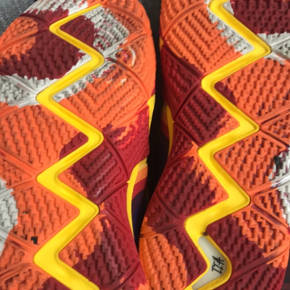 Nike Kyrie 4 Decades Pack 70s Basketball Shoe - Picture 10 of 12